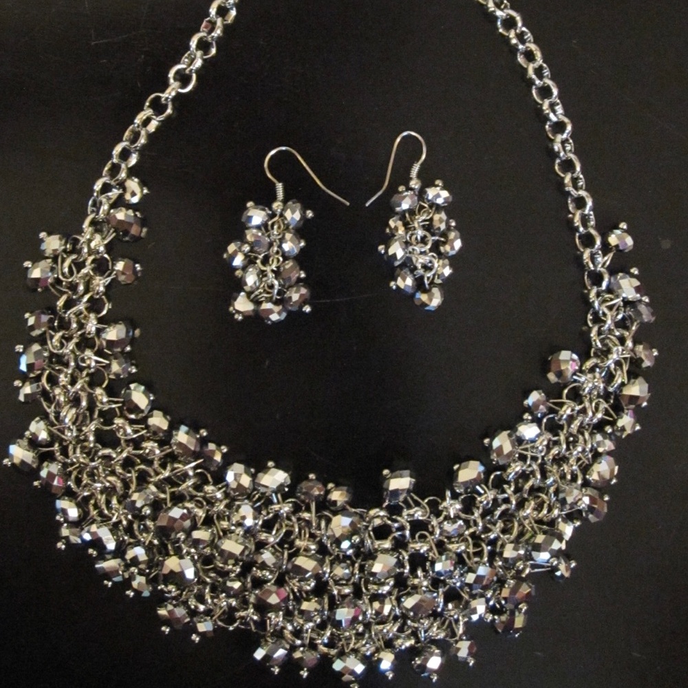 Silver Metallic Bobbled Necklace Earring Set 🤩 💎